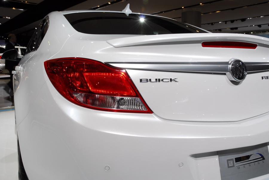  Buick Regal GS 2011 года  (фото 41 из 69)